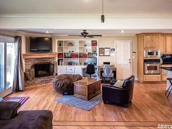 4th image of 8432 N Meath Dr