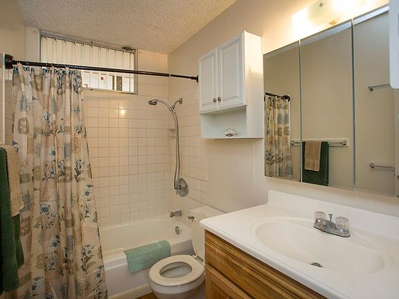 Bathroom with full tub for soaking. Did you know, Epsom salt baths can help relax muscles and relieve body aches associated with colds and the flu. They can also help dilate blood vessels, which increases white blood cell production to help speed recover