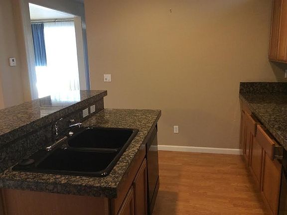 4th image of 3750 SE Scarlet Pl