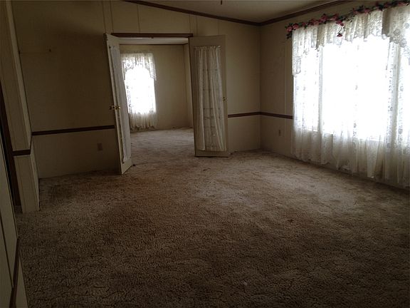 5th image of 12 Juniper Ln