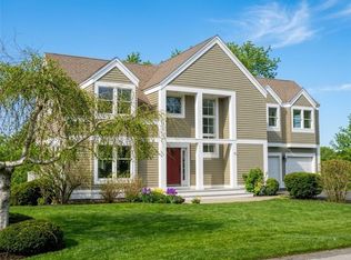 2 Overlook Dr, Bristol, RI 02809
