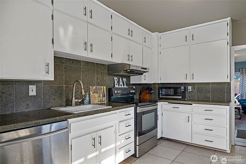 5th image of 3813 N Mullen Street