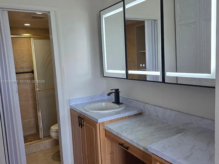 3750 Inverrary Dr #2B — Photo 2