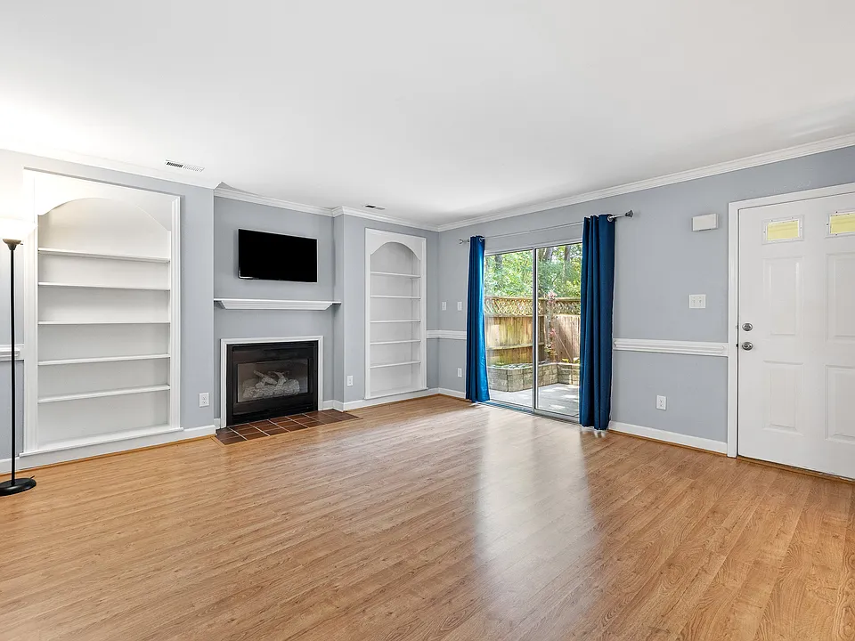 483 Summerwalk Cir #483
