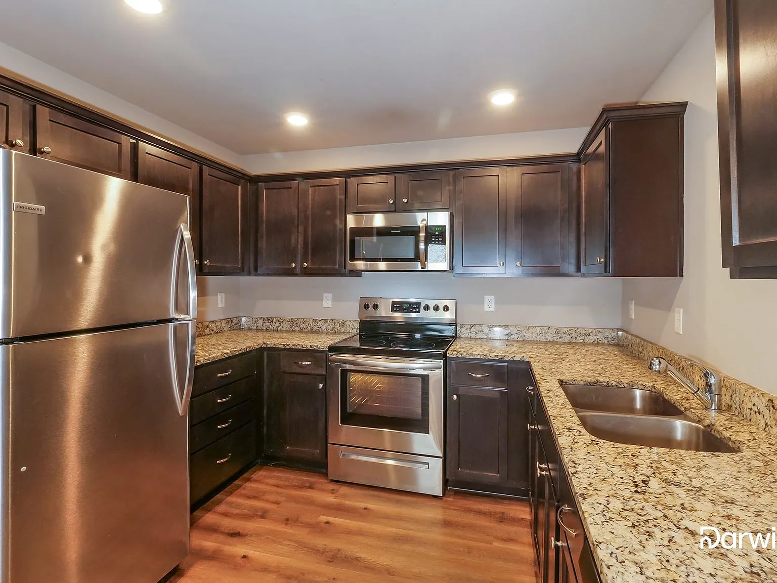 3 bed, 2.0 bath, 1253 sqft, $1,655 — Photo 3