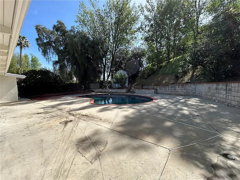 24010 Hatteras St — Photo 29