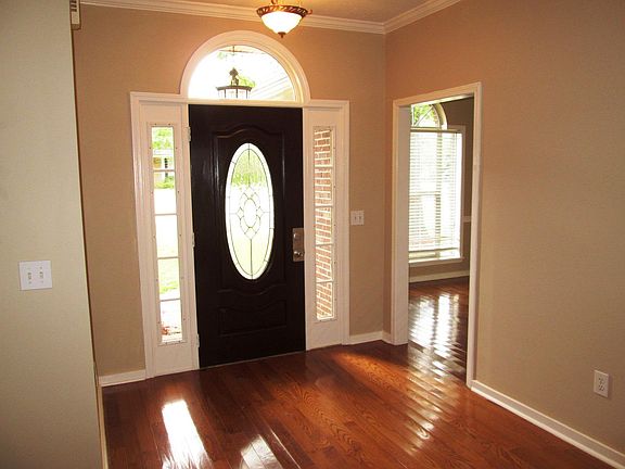 3rd image of 437 Oak Lawn Dr