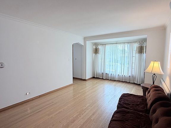 5th image of 3916 W 59th Pl