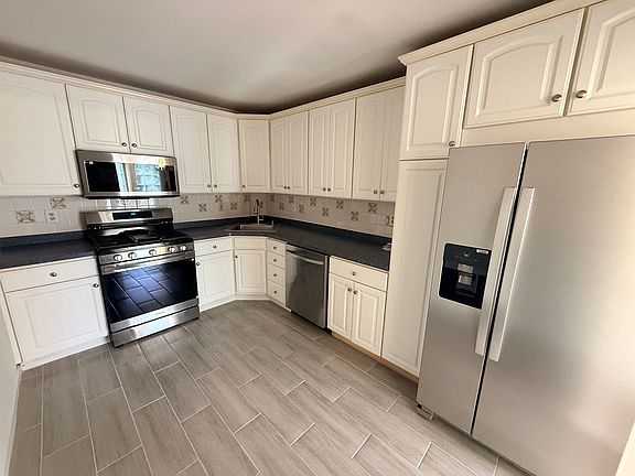 5th image of 28 Alder St