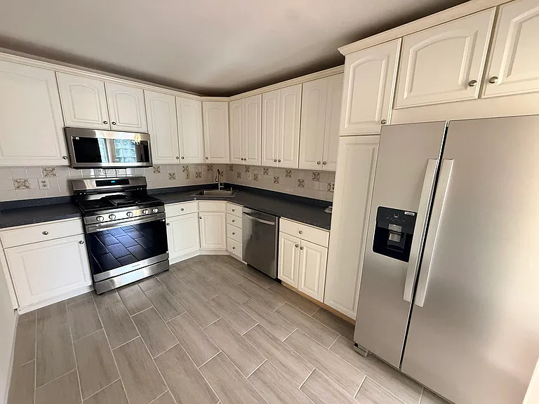 28 Alder St — Photo 5