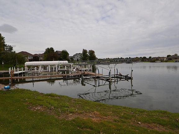 3rd image of 40 Hill Dr