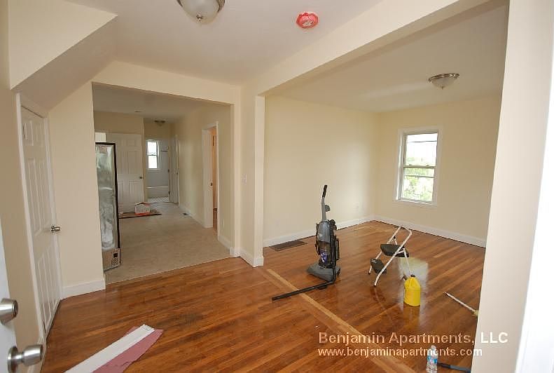 1st image of 142 Lincoln St #1F
