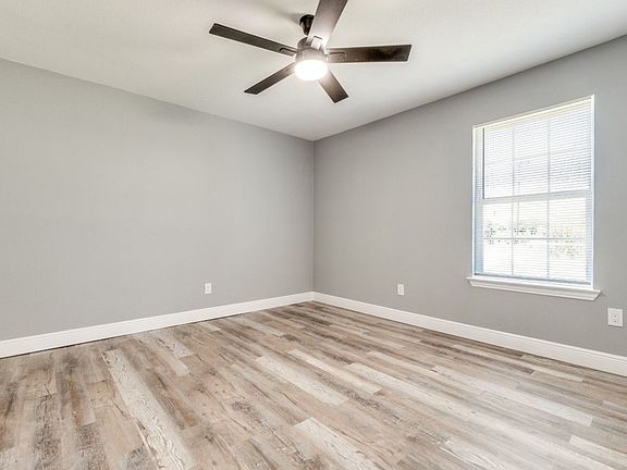 2nd image of 1819-1821 Leacrest Dr