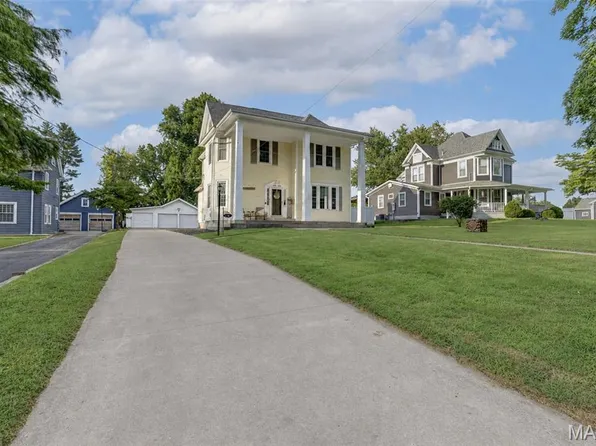 812 E Washington St, Pittsfield, IL 62363