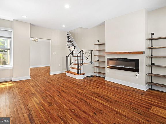 3rd image of 138 E Pleasant St
