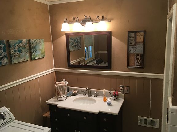 Bathroom/laundry room