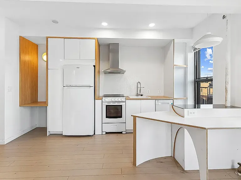 559 17th St #3R — Photo 4