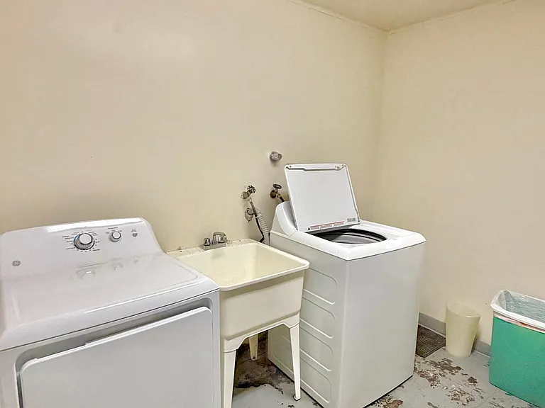 The Hallmark Apartments — Photo 23