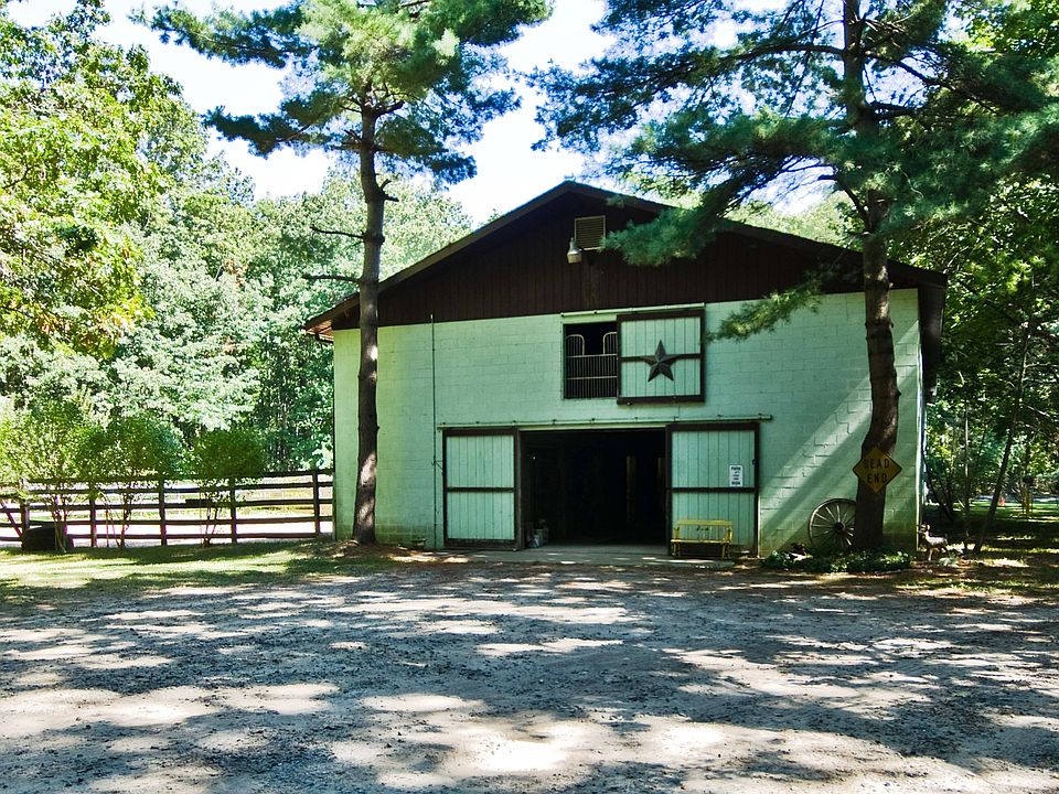 1st image of 16 Filmore Ln