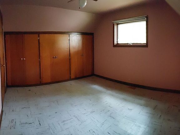 2nd floor Bedroom 10'x13'