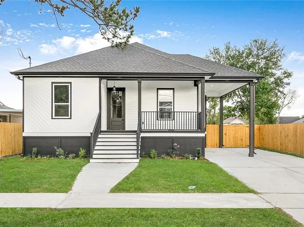 74 E Claiborne Sq, Chalmette, LA 70043
