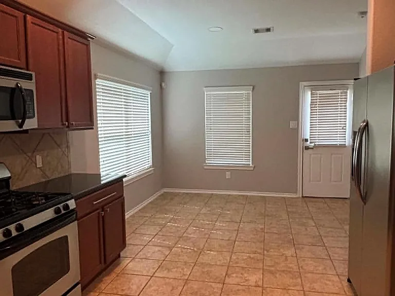 1707 Hickory Burl Ln — Photo 7