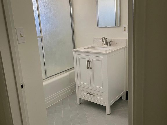 5th image of 12054 Moorpark St #4