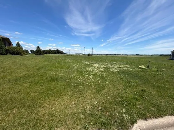 2530 Mossy Creek Dr NE, Owatonna, MN 55060