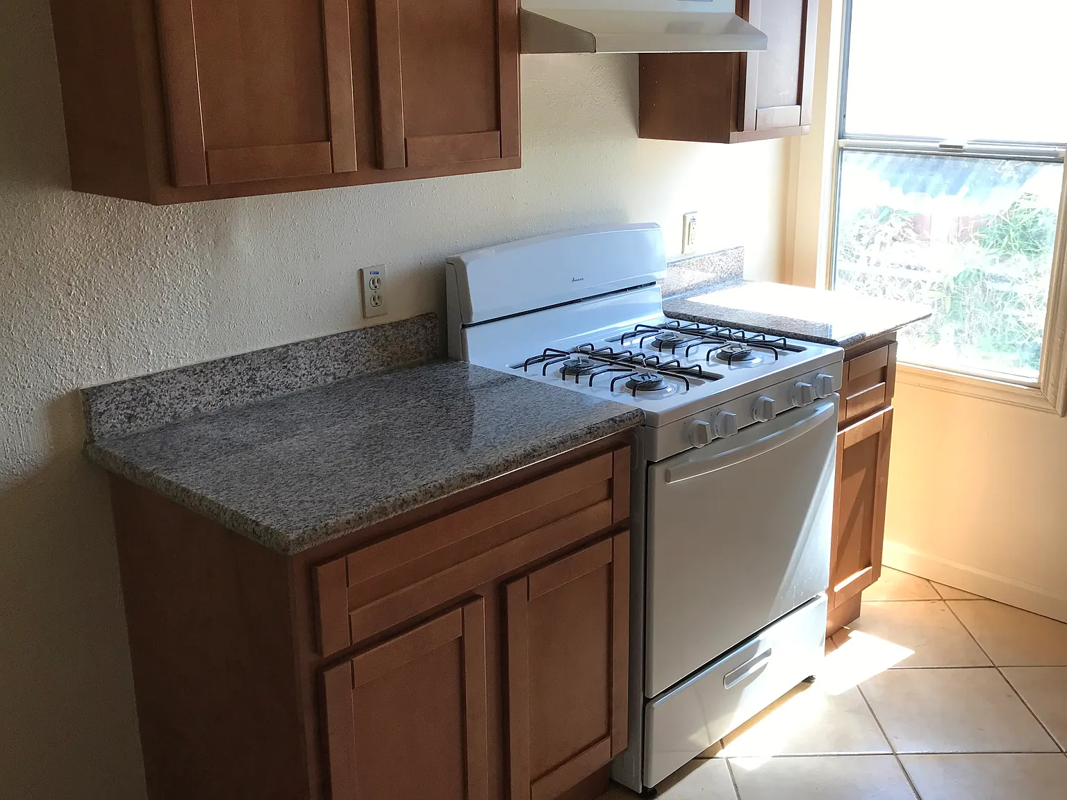 1729 Seminary Ave — Photo 4
