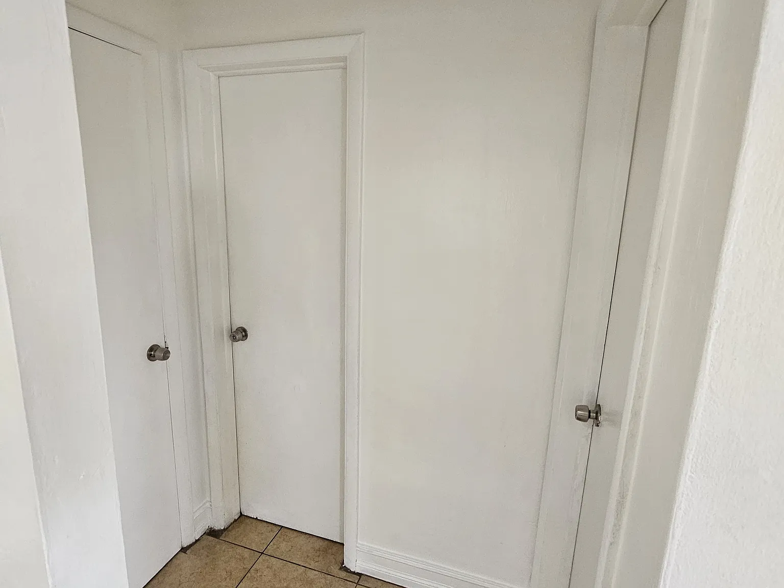Hollywood, Fl | 1b & 1b | 2817 Van Buren — Photo 4