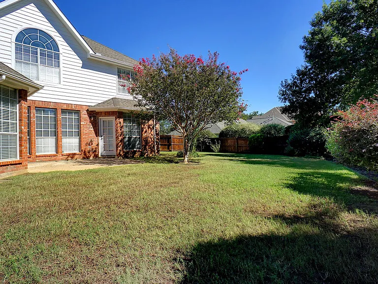 1307 Normandy Dr — Photo 27
