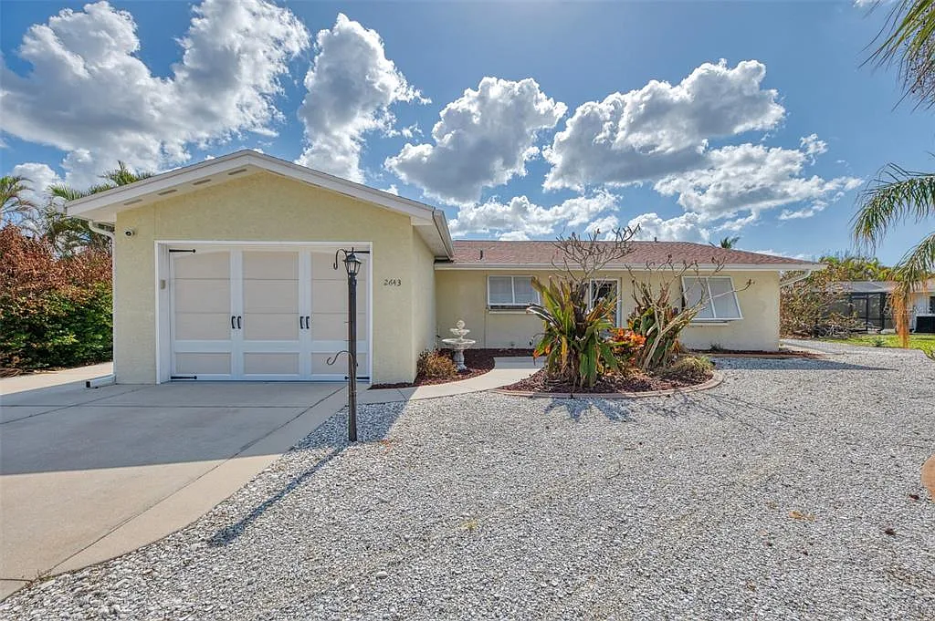 2 bed, 2.0 bath, 1206 sqft, $5,800 — Photo 2