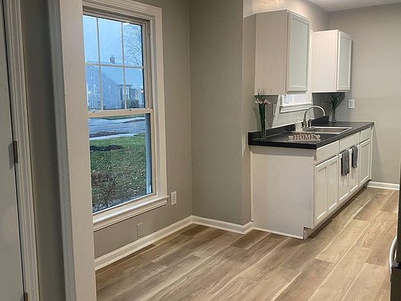 5th image of 701 E Gimber St