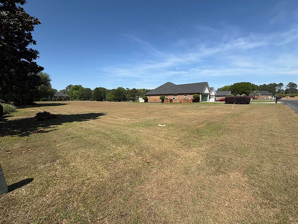 1st image of 13 N Lake Cir
