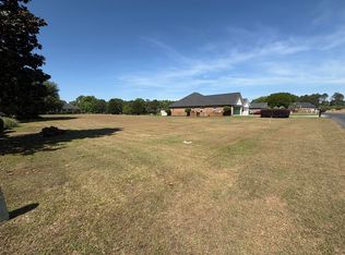 13 N Lake Cir, Manning, SC 29102
