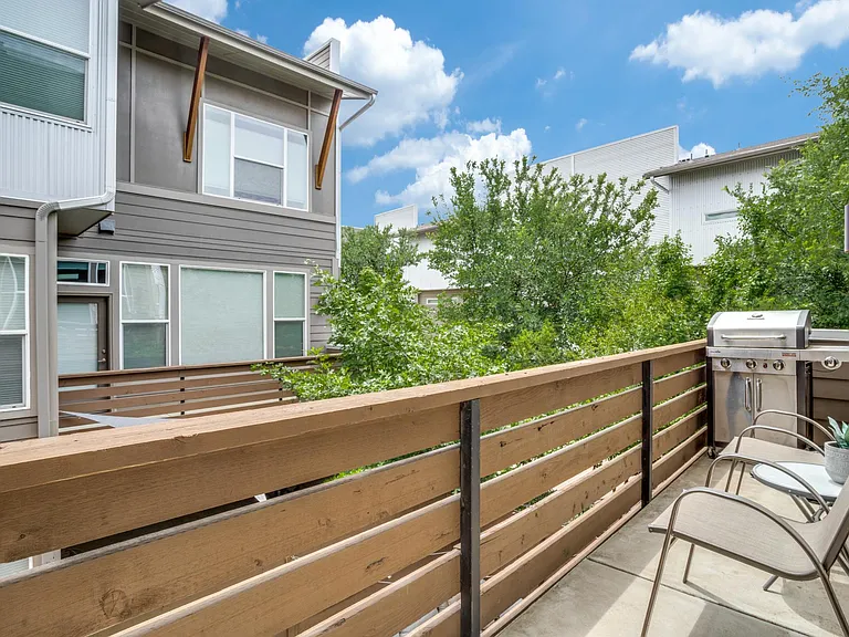 2452 Thatcher Dr — Photo 25