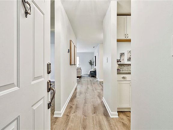 2nd image of 1029 N Jamestown Rd