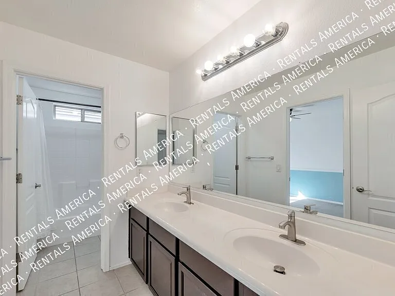 3745 E Kerry Ln — Photo 11