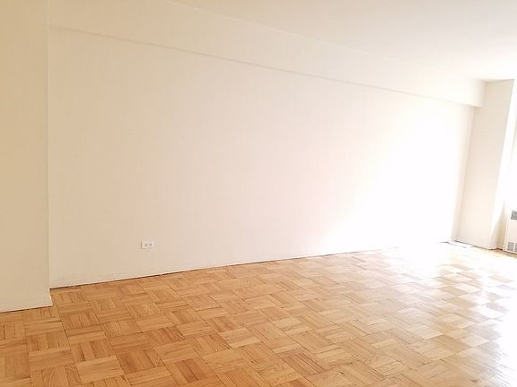3rd image of 249 E 48th St APT 12F