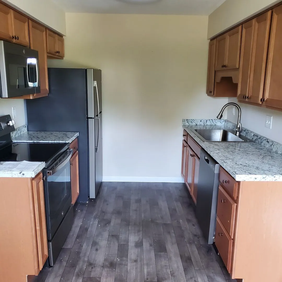 38 - Willow Dr — Photo 3