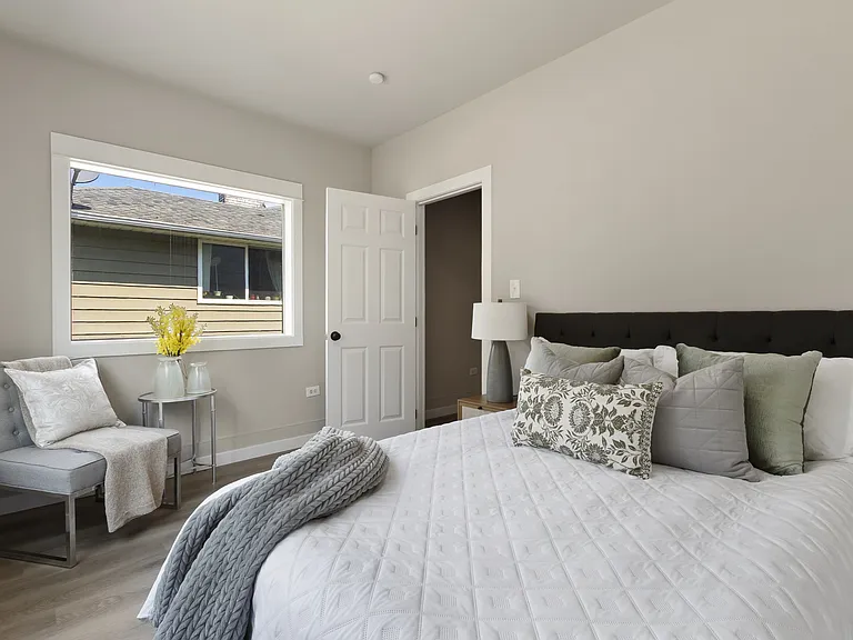 2125 N Highland St — Photo 32