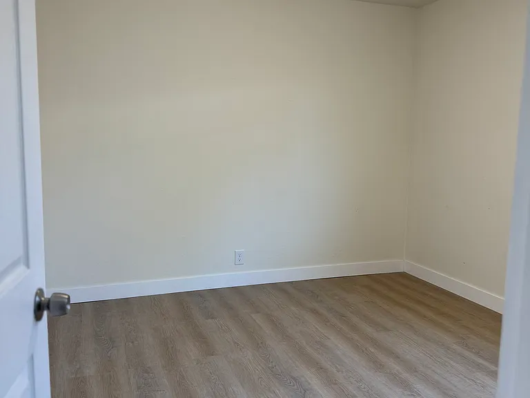 1360 Warburton Ave #8 — Photo 6