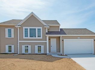 11109 Meadow Wood Cir, Greenville, MI 48838