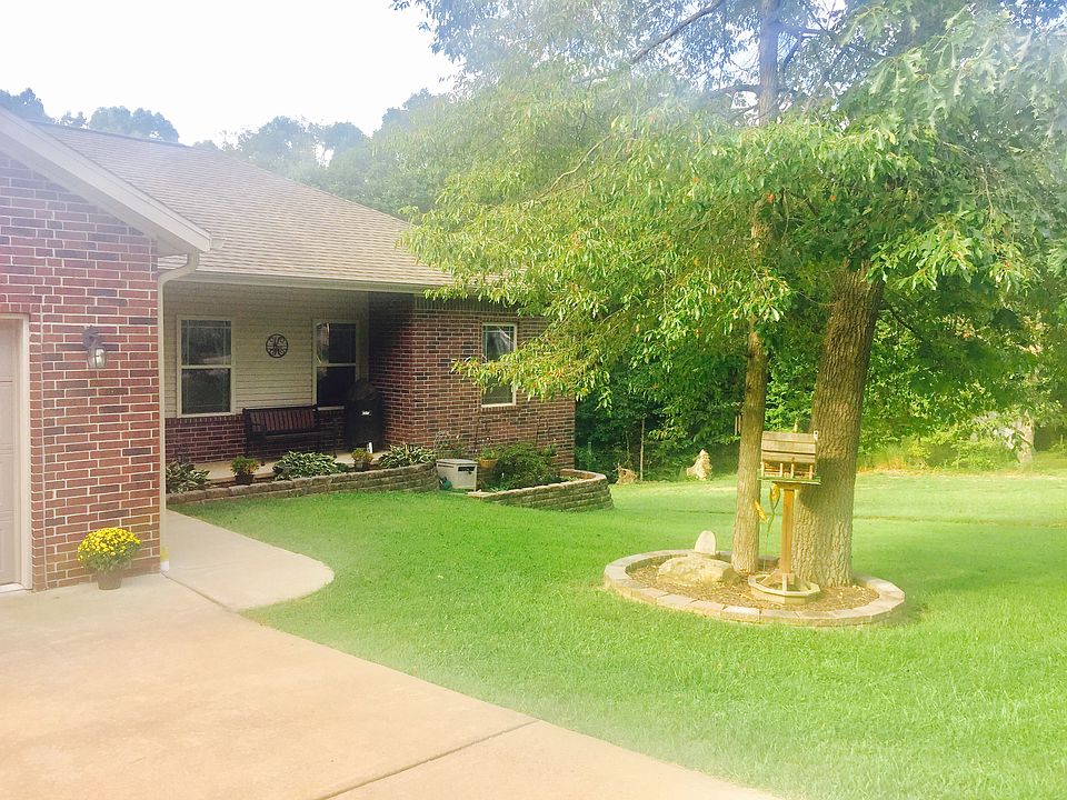 1st image of 13 Ipswich Dr