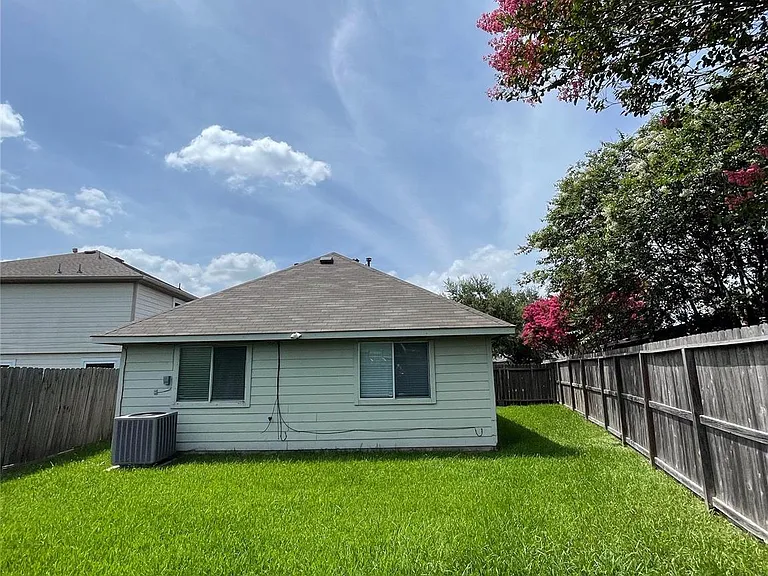 4010 Bealey Ln — Photo 22