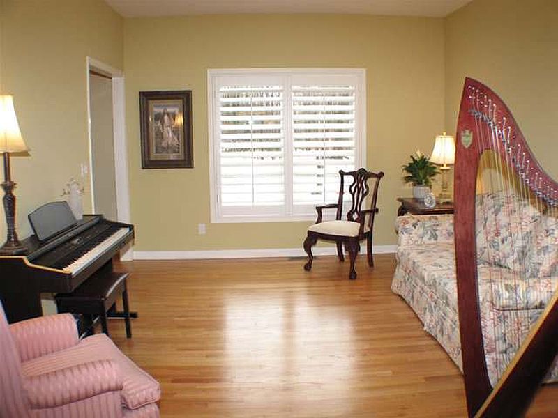 5th image of 376 WILTON Road