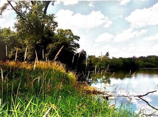 85 Hawthorne Rd, Barrington, IL 60010