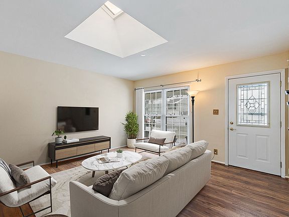 3rd image of 213 Villa Rd