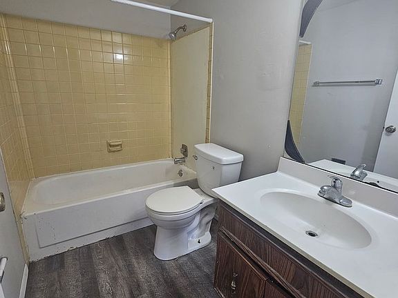 5th image of 2330 & 2324 E Locust St #205
