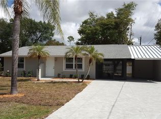 913 Andrews Ave NW, Pt Charlotte, FL 33948